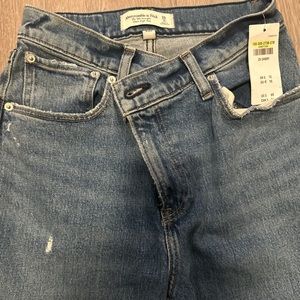 Abercrombie and Fitch (A&F) The 90s straight ultra high rise size 2S/26 NWT